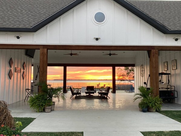 Property grounds - Amazing sunset and lake views! (Kerens)