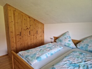 1 bedroom, bed sheets