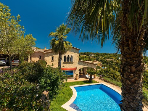 Villa Azucena with sea and mountain views, swimming pool, nice garden and Wi-Fi