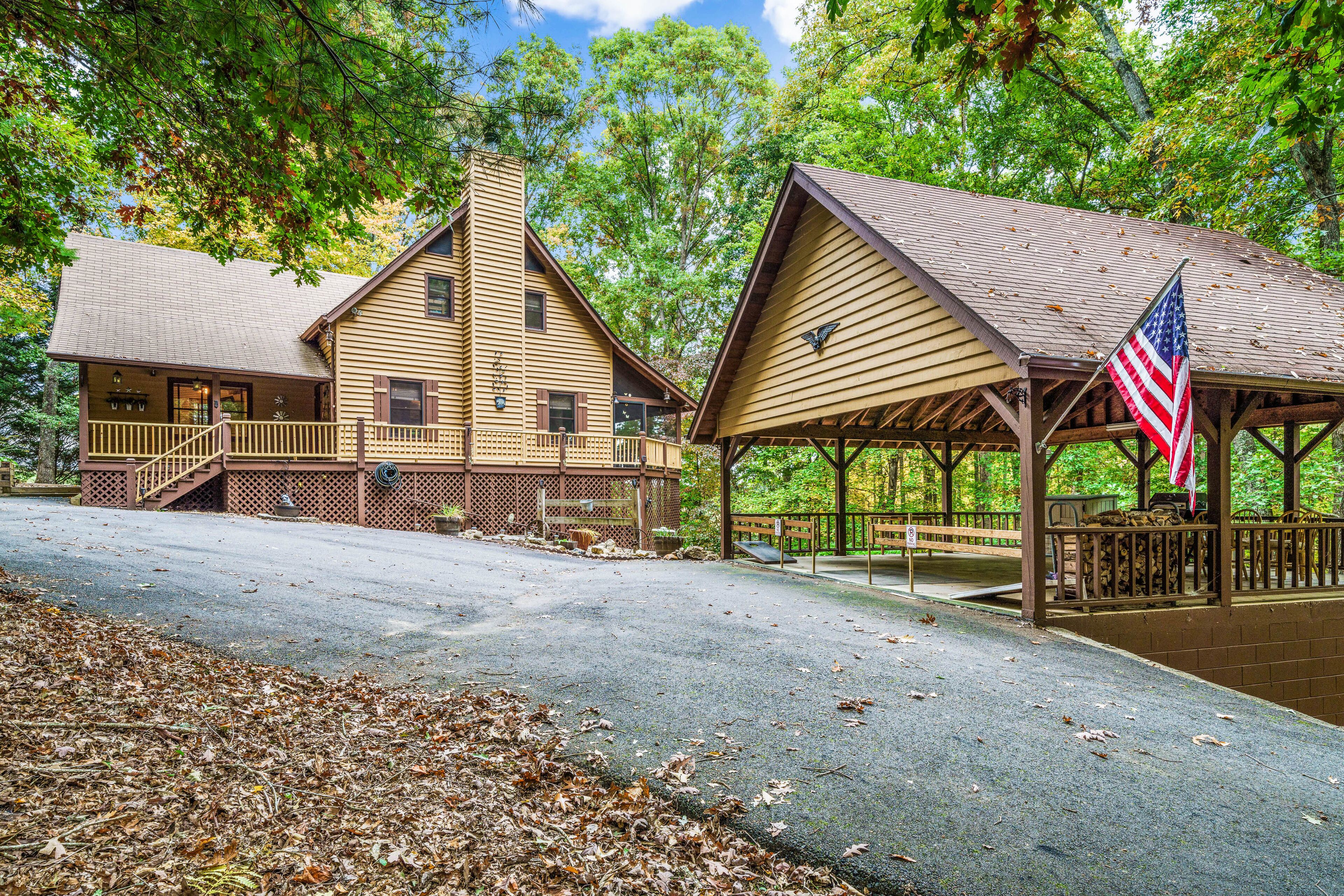 Lovely mountain home on more than 2 acres with private hot tub & game room