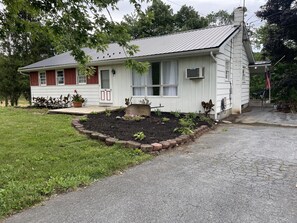 Exterior - Newly Renovated! Way-Har Farms Guest Cottage (Bernville)