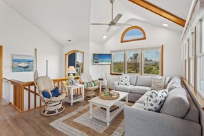 Televisión, chimenea y futbolito 