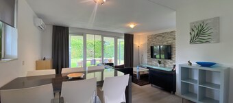 Cosy holiday home in park by the water