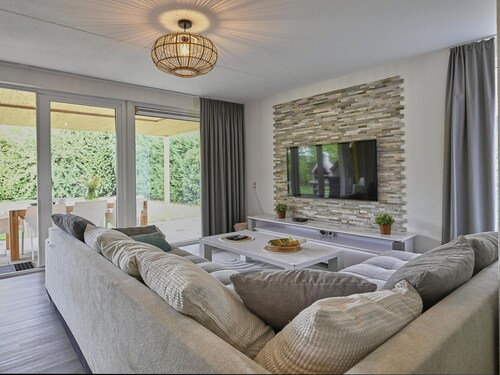 Maison de vacances confortable dans un beau parc