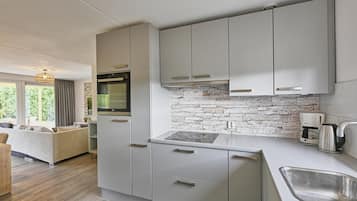 Fridge, microwave, dishwasher, coffee/tea maker