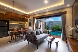 CLUSTER Three Bedroom Private Pool Villa | Eigene Küche | Kühlschrank, Mikrowelle, Herdplatte, Kochgeschirr/Geschirr/Besteck