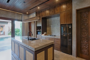 PRESIDENTIAL Three Bedroom Private Pool | Private kitchen