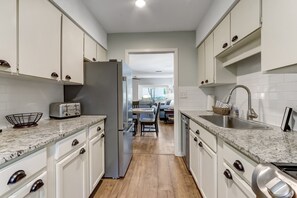 Fridge, microwave, oven, stovetop - Fairway Oaks Villa - Access Private Resort Beaches! (Fernandina Beach)