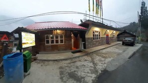 Front of property - Hotel Nirvana (Chungthang)