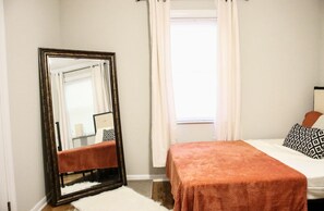 2 chambres, fer et planche à repasser, accès au Wi-Fi (inclus)