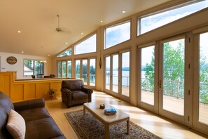 Smart TV - Spacious Lake Front Home with Gorgeous Views! (Sagle)