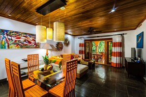 TV - Great Family getaway place, 100Mb wifi, full kitchen 2 mins to beach (Tamarindo)