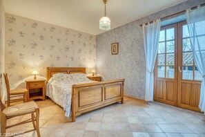 5 Schlafzimmer, Bügeleisen/Bügelbrett, kostenloses WLAN, Bettwäsche