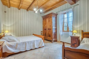 5 Schlafzimmer, Bügeleisen/Bügelbrett, kostenloses WLAN, Bettwäsche