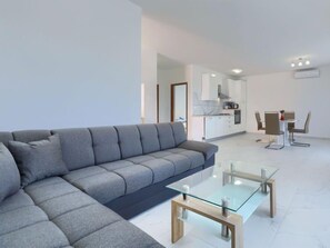 TV - Vacation home Mia by Interhome (Svetvinčenat)