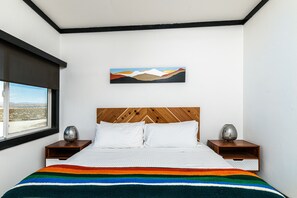 2 habitaciones, escritorio, tabla de planchar con plancha y wifi gratis 
