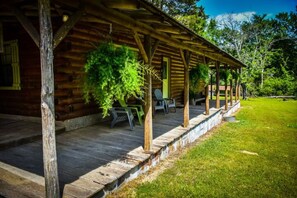 Terrace/patio - Rustic Cabin style Farmhouse on 4 private acres near Hochatown (Broken Bow)