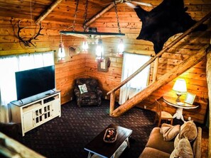 Living area - Rustic Cabin style Farmhouse on 4 private acres near Hochatown (Broken Bow)