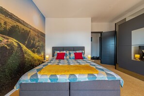 4 chambres, fer et planche à repasser, Wi-Fi gratuit, draps fournis