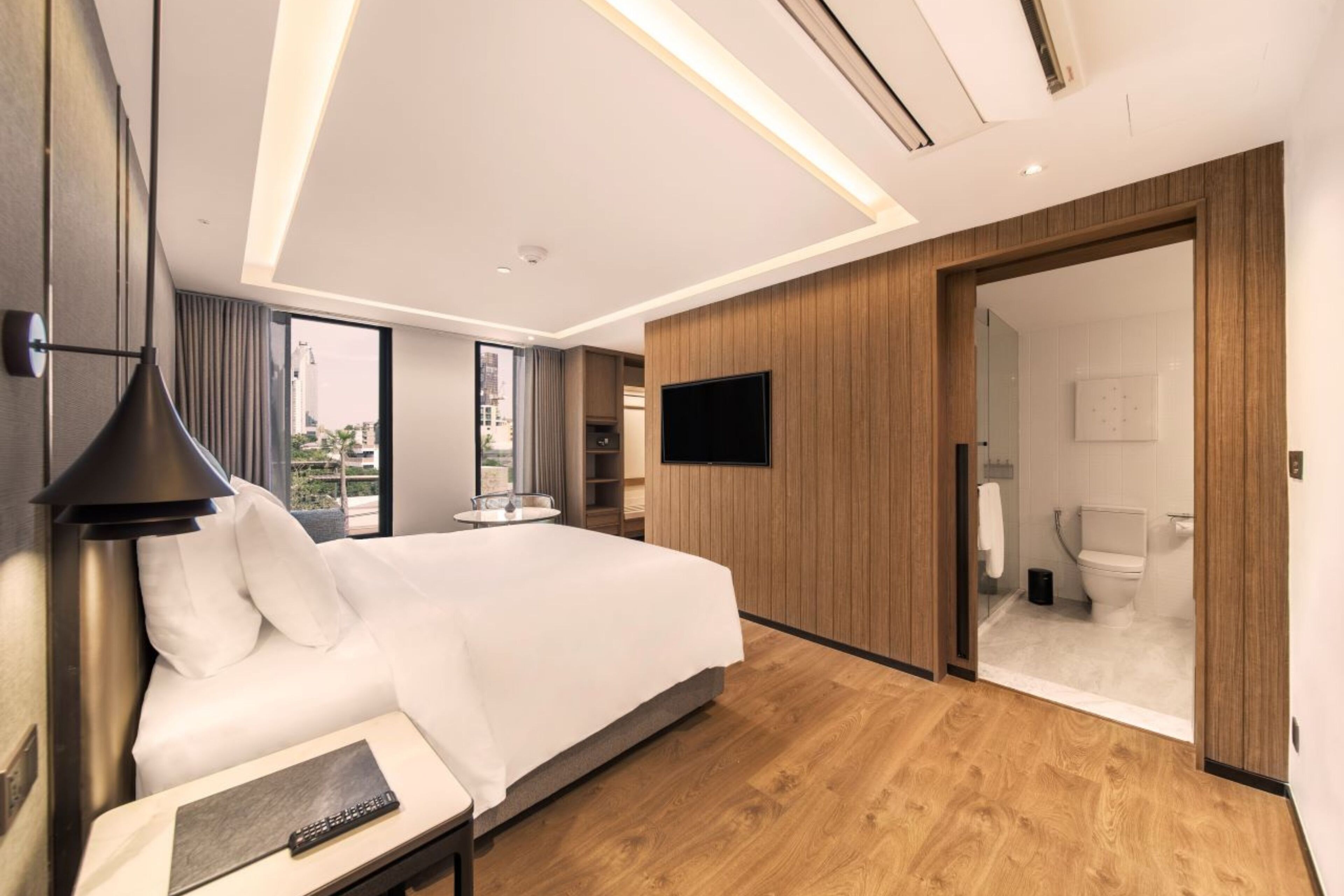 خزنة داخل الغرفة ومكتب ومكواة/لوح كي وواي فاي مجانًا