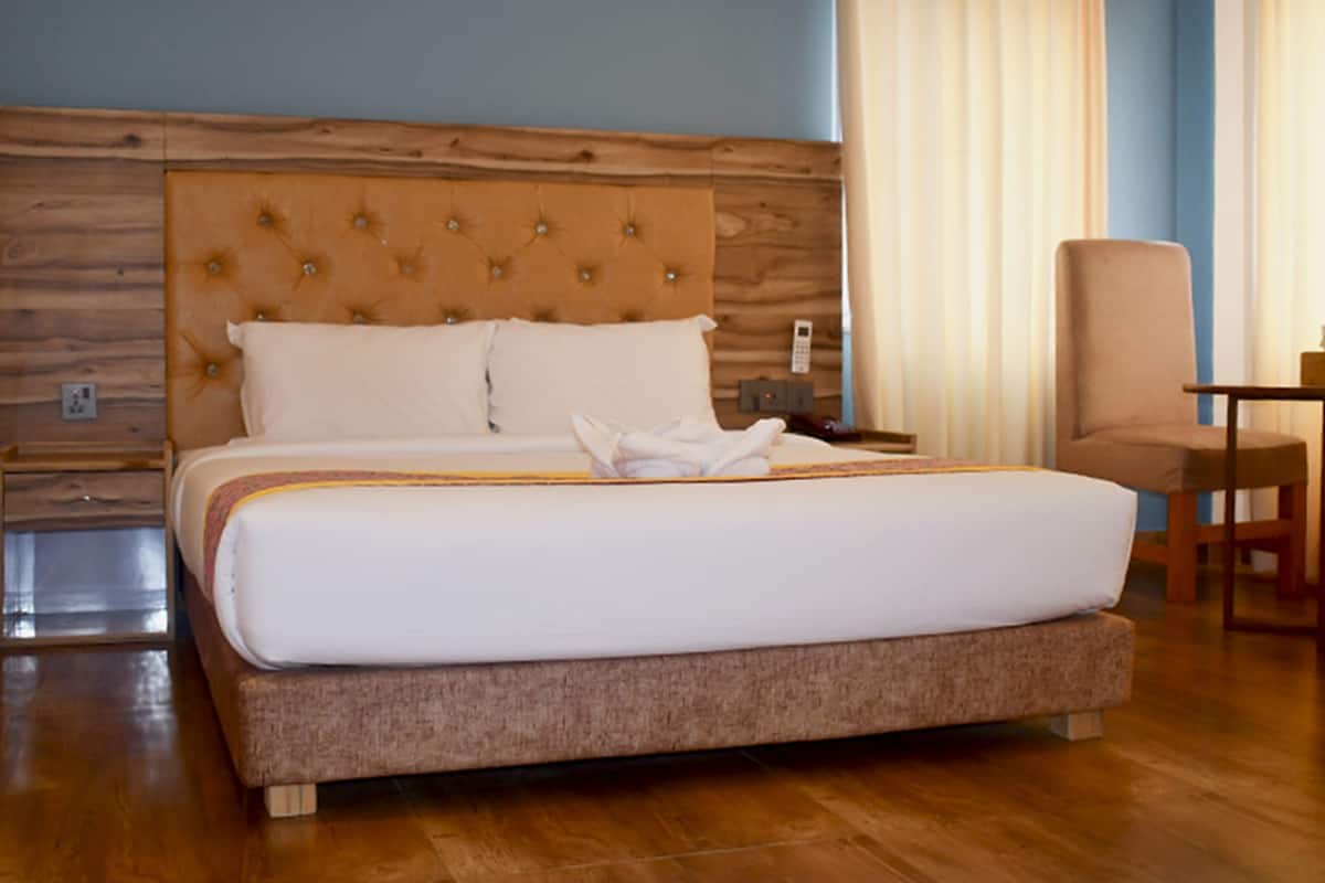 Premium bedding, individually decorated, individually furnished, desk
