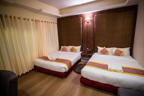 Family Room | Premium bedding, individually decorated, individually furnished, desk - Hotel Pauwa Pokhara (Pokhara)