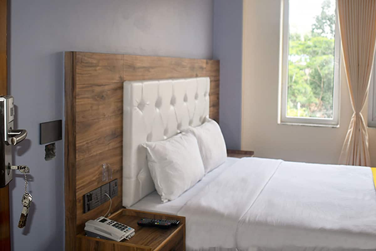 Premium bedding, individually decorated, individually furnished, desk