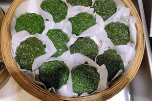 صورة غير مصنفة، 3 من 69، زرّ