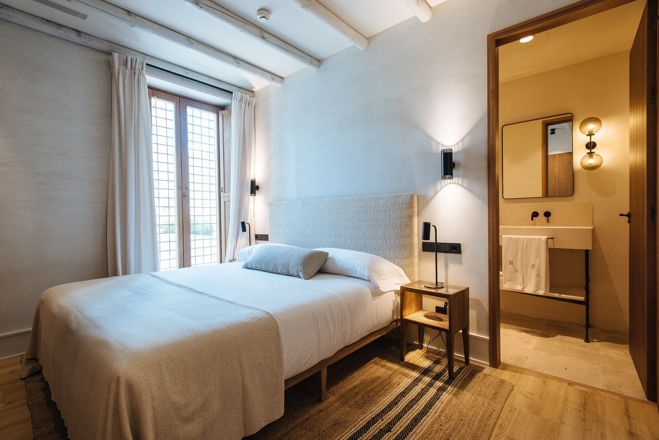 Premium bedding, in-room safe, desk, laptop workspace