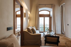 Premium Apartment | Living area | 32-inch flat-screen TV with digital channels, TV
