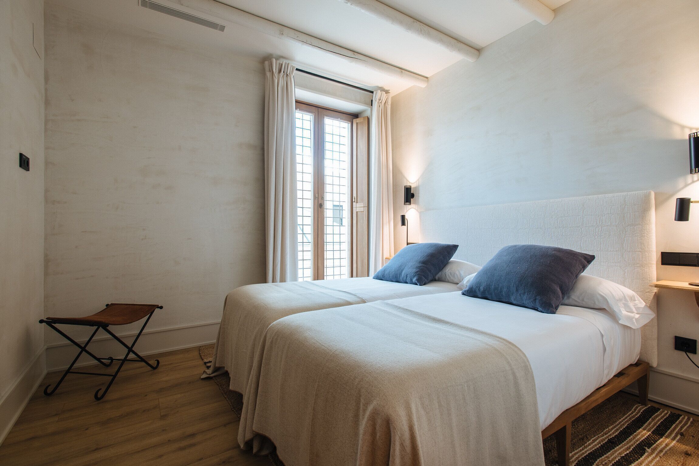 Premium bedding, in-room safe, desk, laptop workspace
