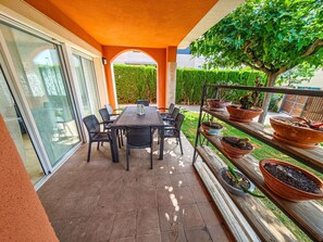 屋外ダイニングエリア