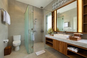 5 Bedroom Pool Villa | Bathroom - Villa Christie by Nakula (Seminyak)