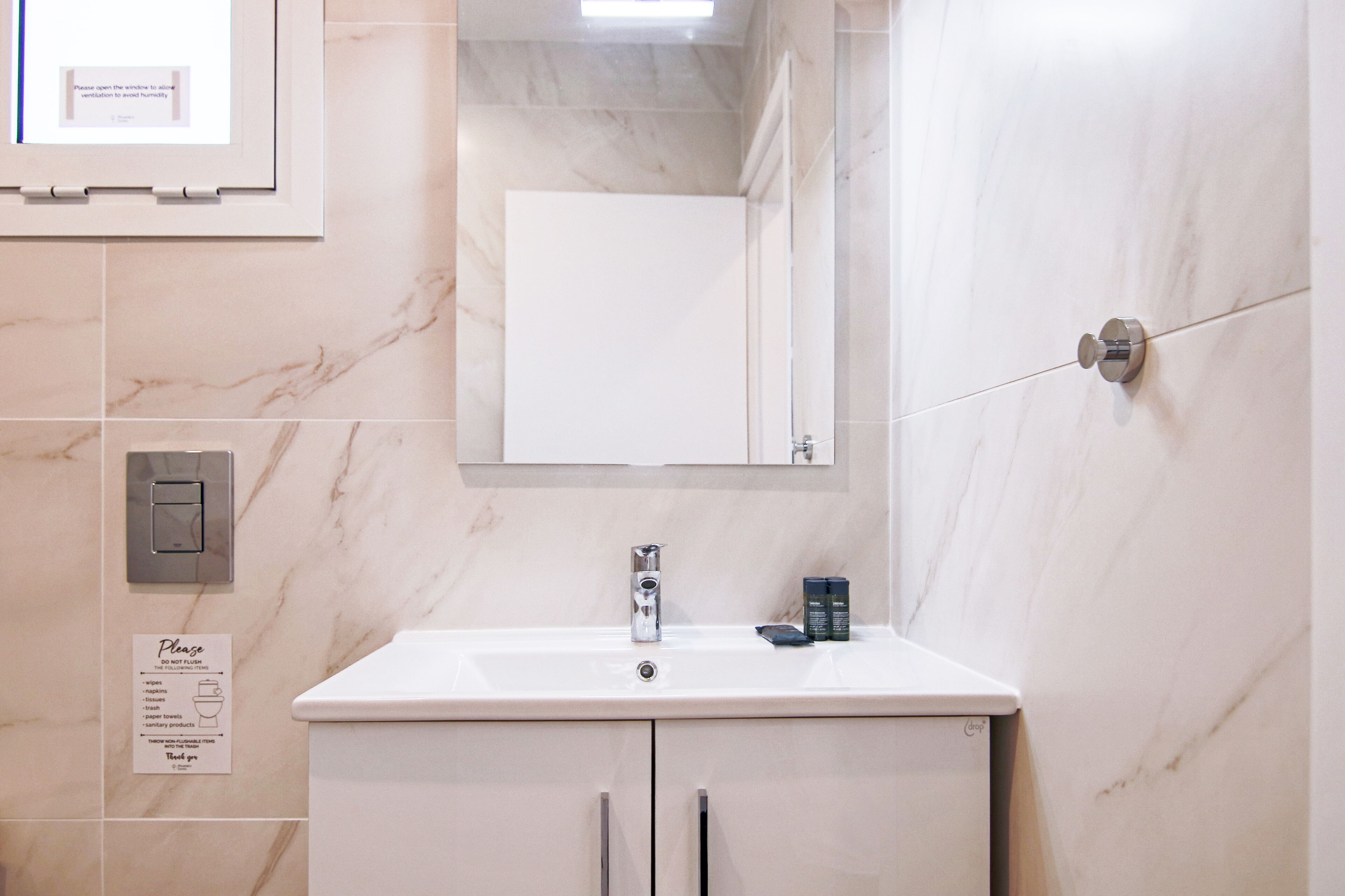 ラグジュアリー アパートメント | バスルーム | スリッパ