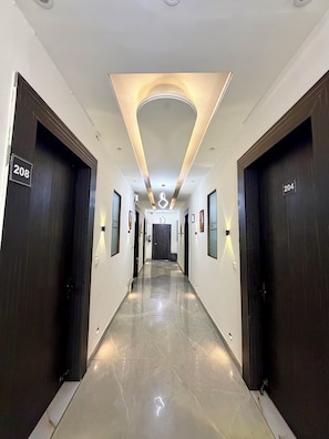 Lobby - Crescent Inn (Greater Noida)