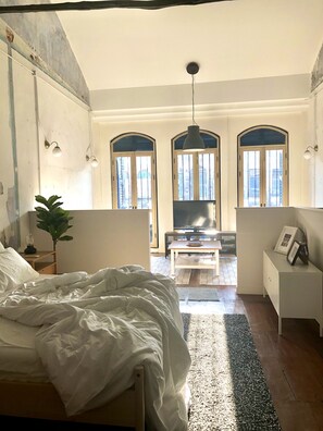 1 habitación, escritorio, tabla de planchar con plancha y wifi gratis