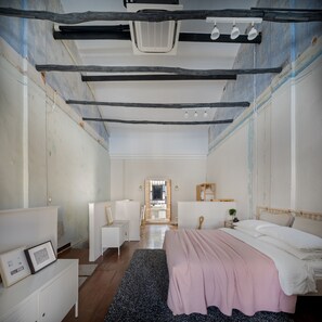 1 bedroom, desk, iron/ironing board, free WiFi