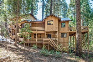 Exterior - Yosemite Rendezvous (Fish Camp)