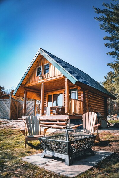 Log Cabin On the Lake B&B