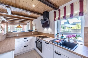 Fridge, microwave, oven, stovetop - fewo1846 - Bowline / elegant maisonette apartment with 2 bedrooms and terrace (Harrislee)