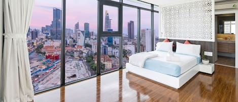 1 chambre, bureau, fer et planche à repasser, lit parapluie