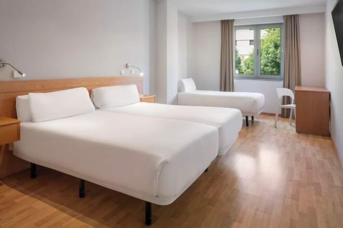 1 bedroom, in-room safe, desk, free WiFi