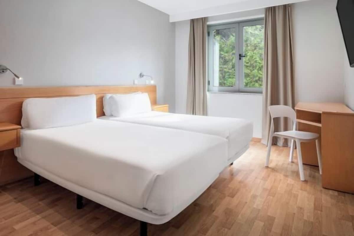 1 bedroom, in-room safe, desk, free WiFi