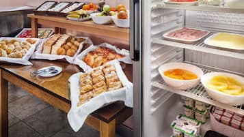 Desayuno buffet (EUR 8 por persona)