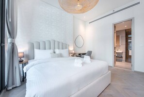 1 Schlafzimmer, Schreibtisch, Bügeleisen/Bügelbrett, Reisekinderbett