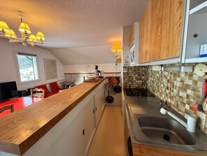 Réfrigérateur, micro-ondes, lave-vaisselle, grille-pain