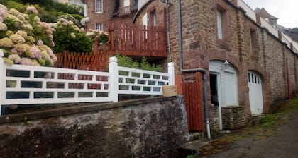 COTE DE GRANIT ROSE, VUE MER, STUDIO Rez- de -chaussée rénové cette année