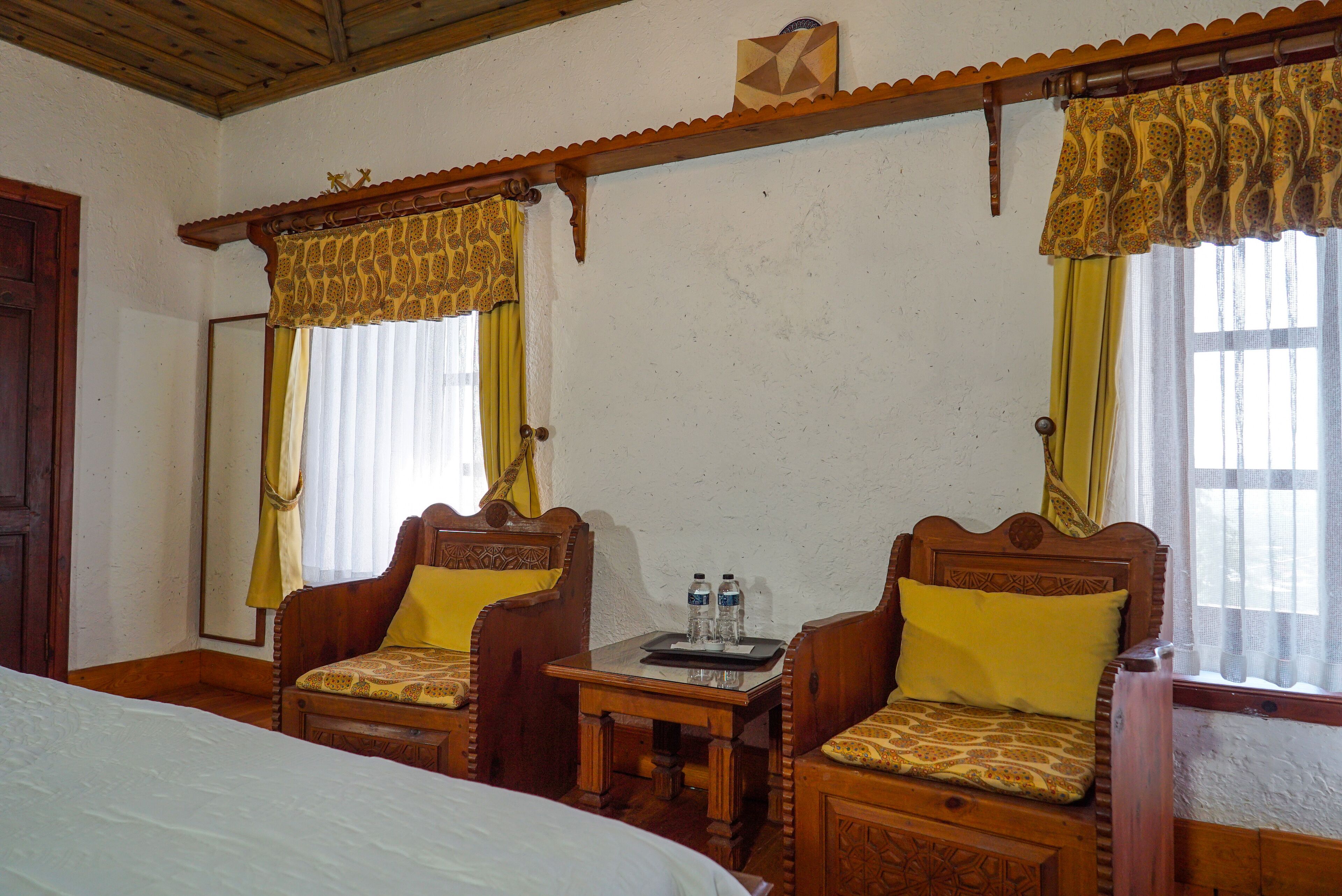 Deluxe Double Room, 1 King Bed | Living area
