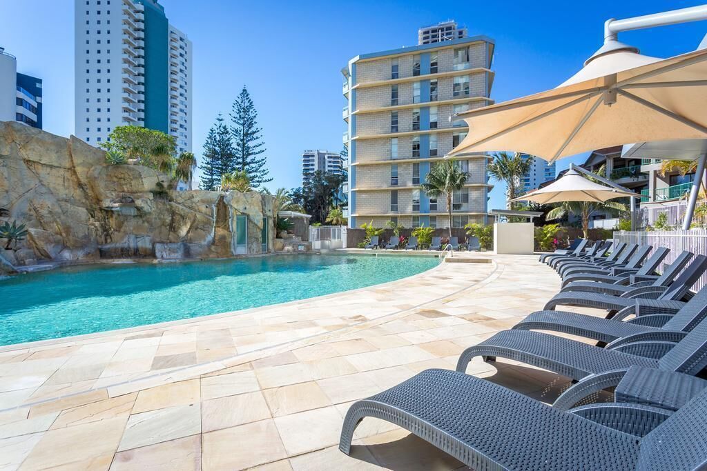 3 Bedroom Unit with Sea Views in Surfers Paradise — image 8