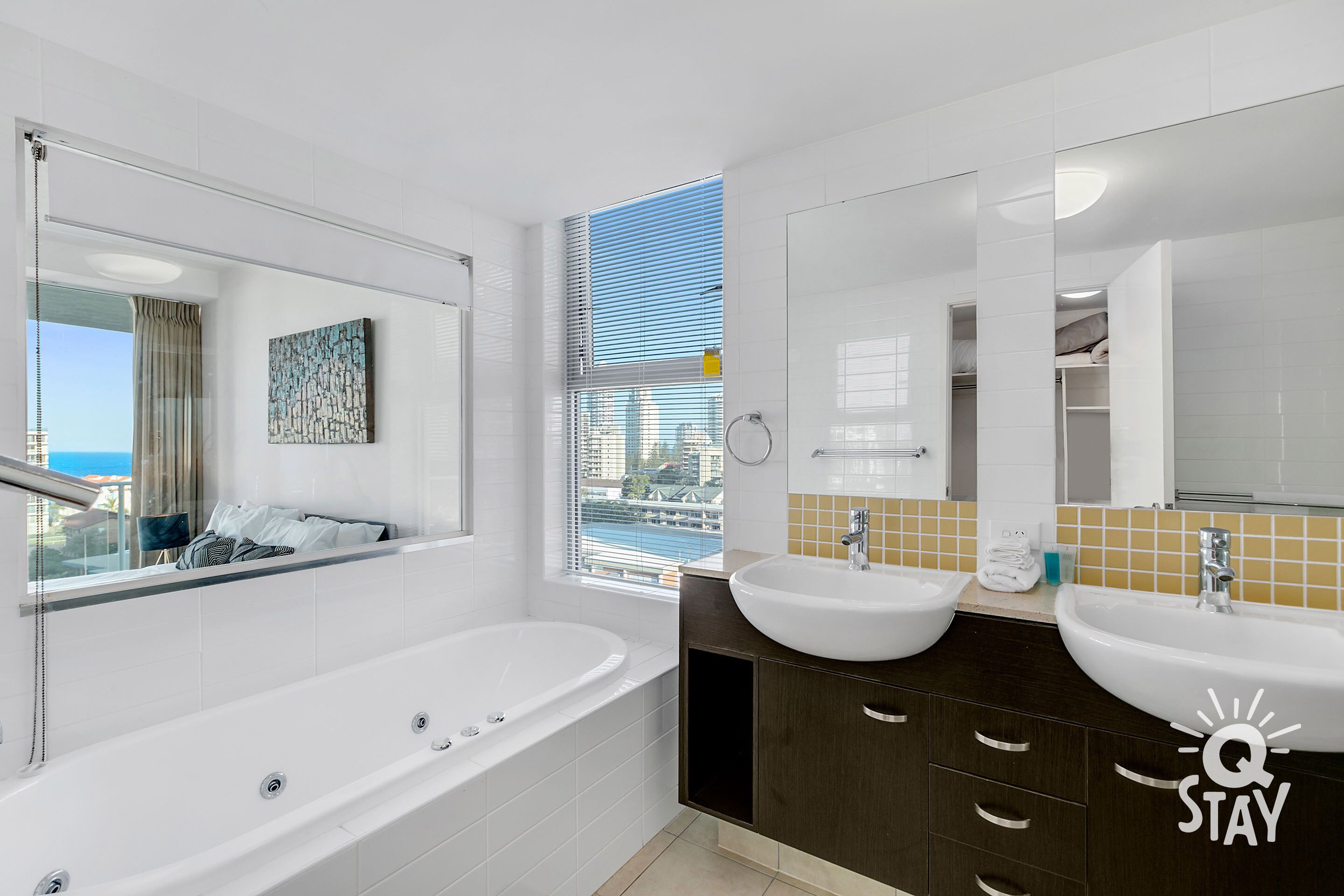 3 Bedroom Unit with Sea Views in Surfers Paradise — image 16